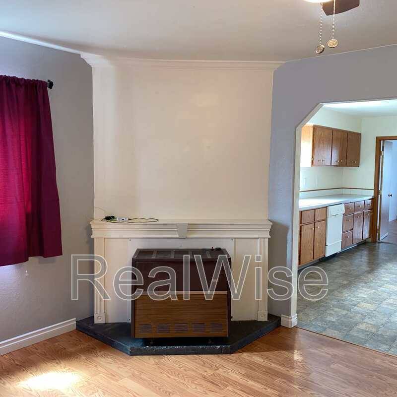 House for rent at 2564 NE Douglas Ave, Roseburg, OR 97470
