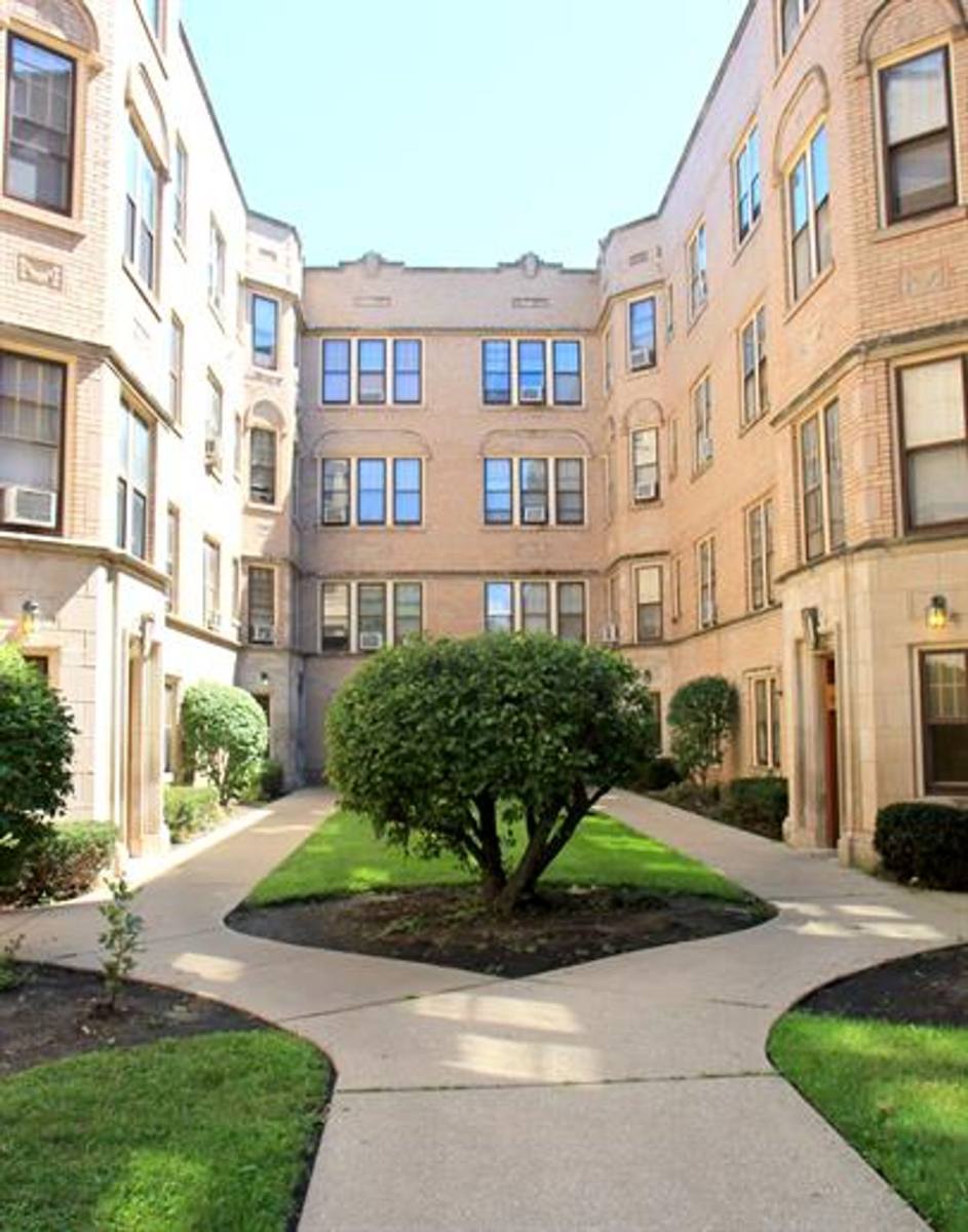 Apartment for rent at 7443-49 N Claremont, Chicago, IL 60645