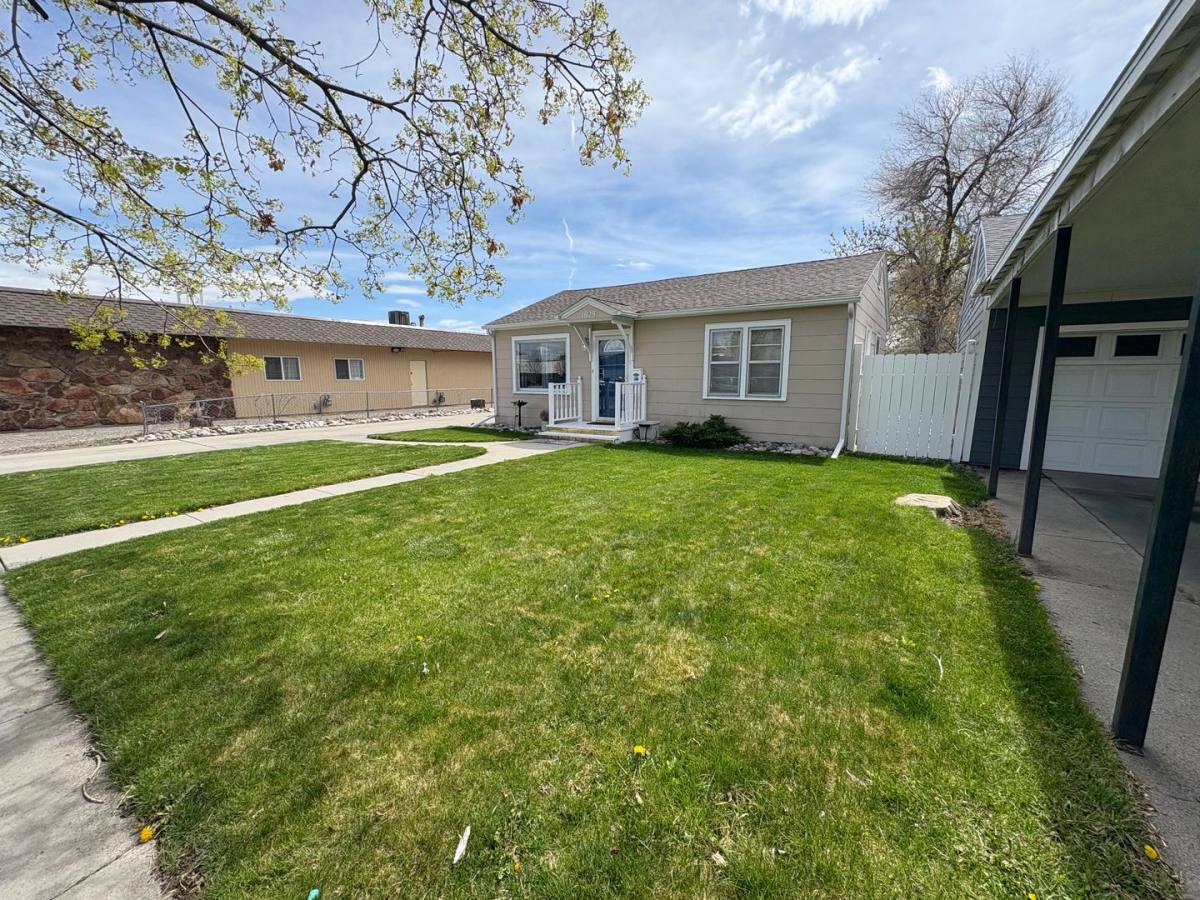 House for rent at 1628 Alderson Ave, Billings, MT 59102