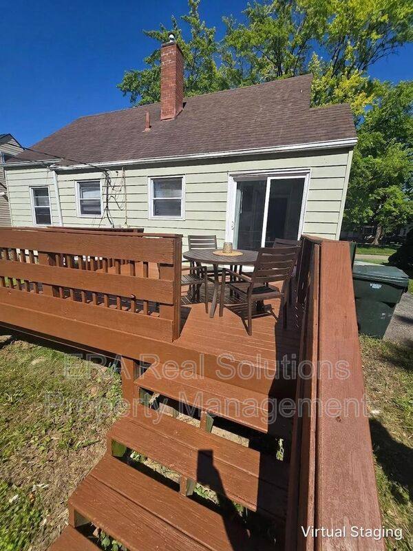 House for rent at 3327 McGuffey Rd, Columbus, OH 43224