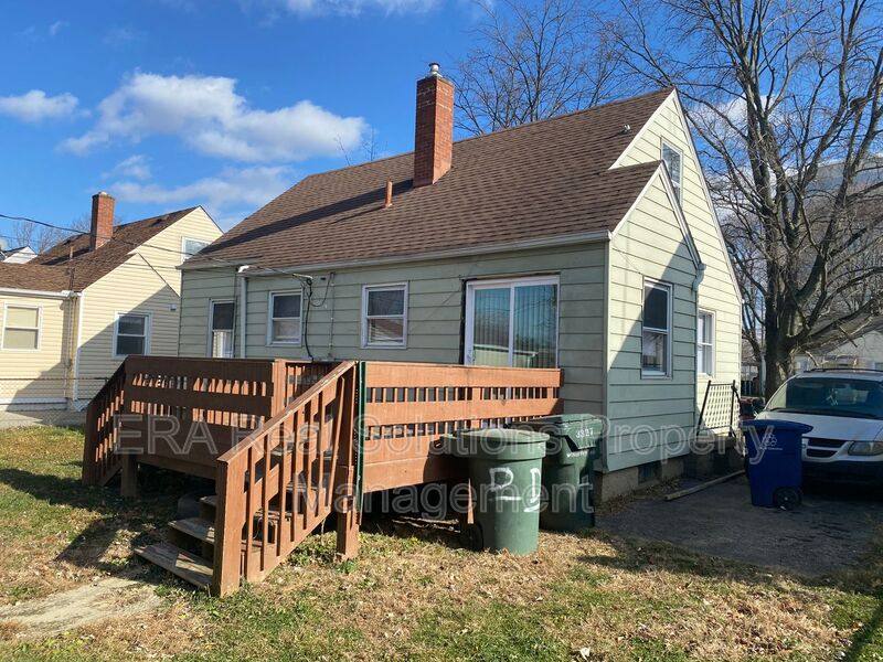 House for rent at 3327 McGuffey Rd, Columbus, OH 43224