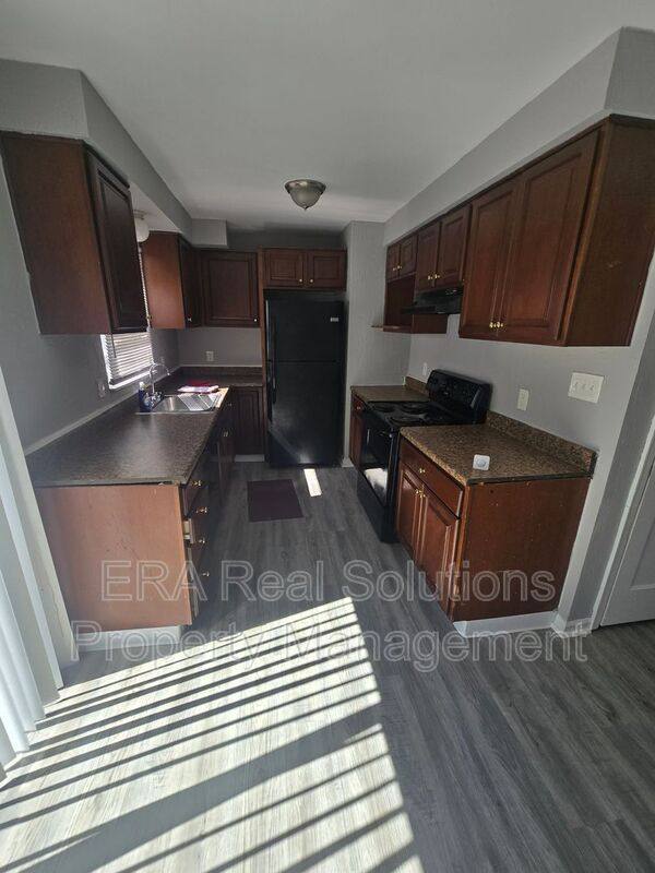 House for rent at 3327 McGuffey Rd, Columbus, OH 43224