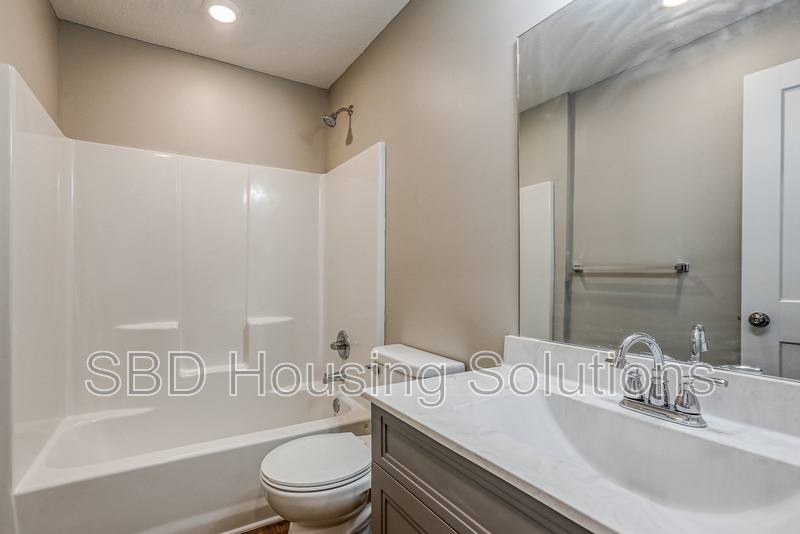 Townhouse for rent at 2913 S Harvard Ave #D, Independence, MO 64052