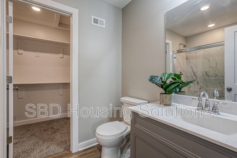 Townhouse for rent at 2913 S Harvard Ave #D, Independence, MO 64052