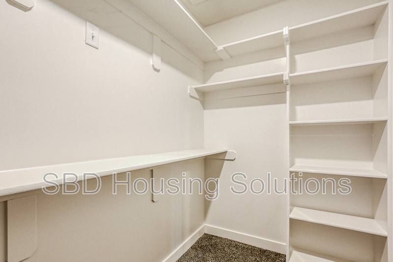 Townhouse for rent at 2913 S Harvard Ave #D, Independence, MO 64052