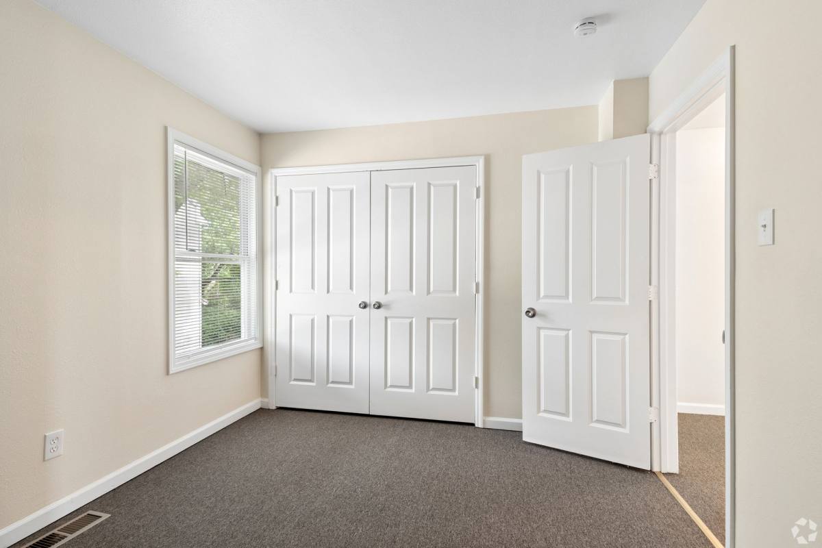 Townhouse for rent at 2002 E Obear Ave, Saint Louis, MO 63107
