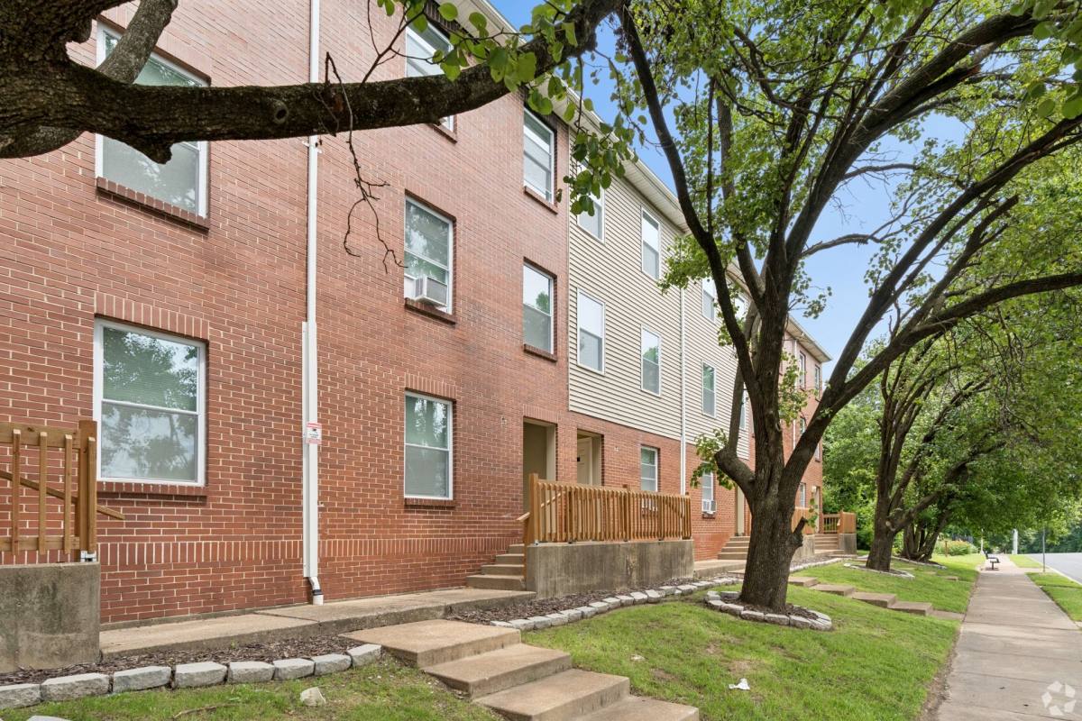 Townhouse for rent at 2002 E Obear Ave, Saint Louis, MO 63107