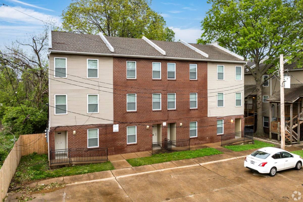 Townhouse for rent at 2002 E Obear Ave, Saint Louis, MO 63107