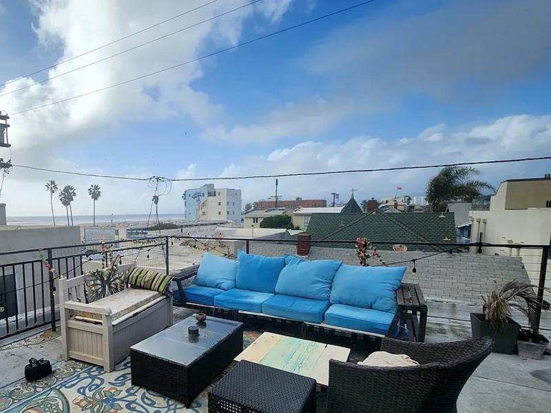 Apartment for rent at 21 Westminster Ave #107, Venice, CA 90291
