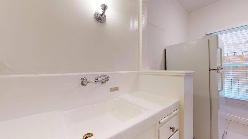 Apartment for rent at 21 Westminster Ave #107, Venice, CA 90291
