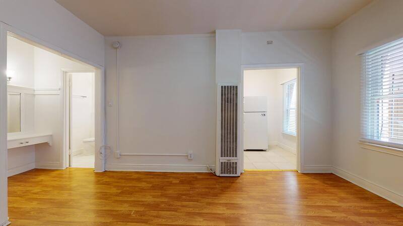 Apartment for rent at 21 Westminster Ave #107, Venice, CA 90291