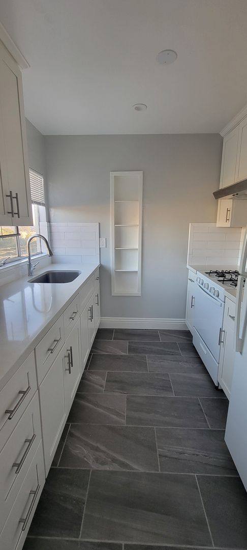 Apartment for rent at 229 Macarthur Blvd, Oakland, CA 94610