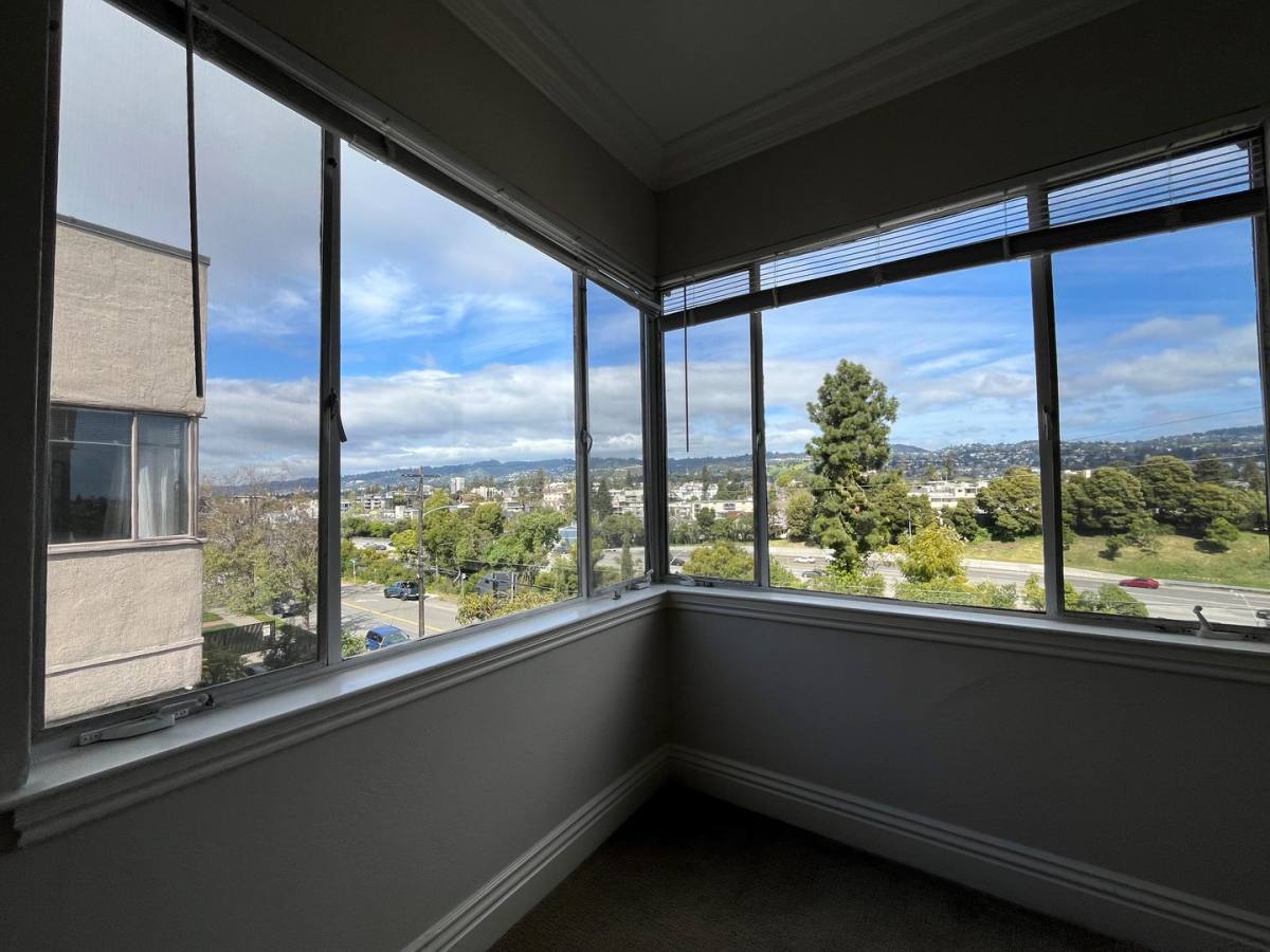 Apartment for rent at 229 Macarthur Blvd, Oakland, CA 94610