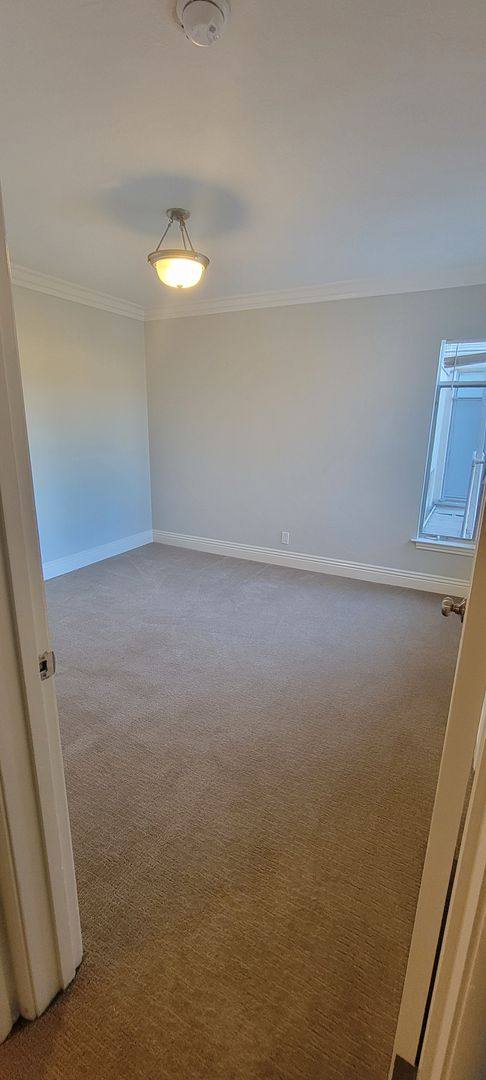 Apartment for rent at 229 Macarthur Blvd, Oakland, CA 94610