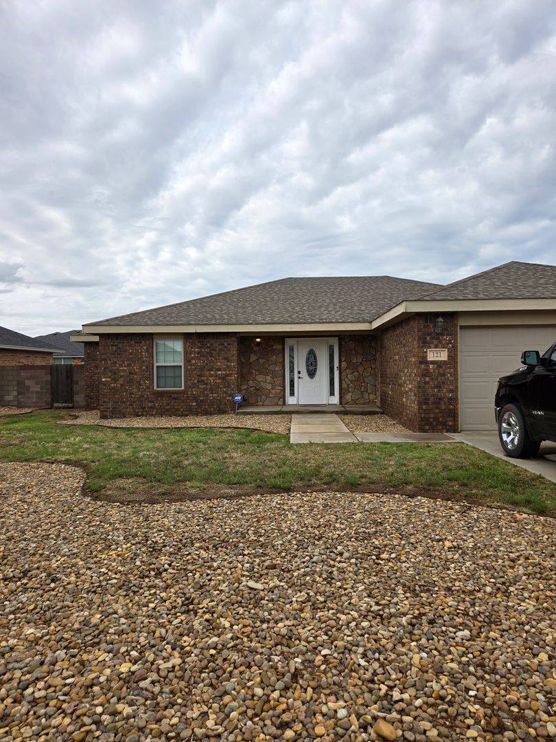 House for rent at 121 Carmel Dr, Clovis, NM 88101