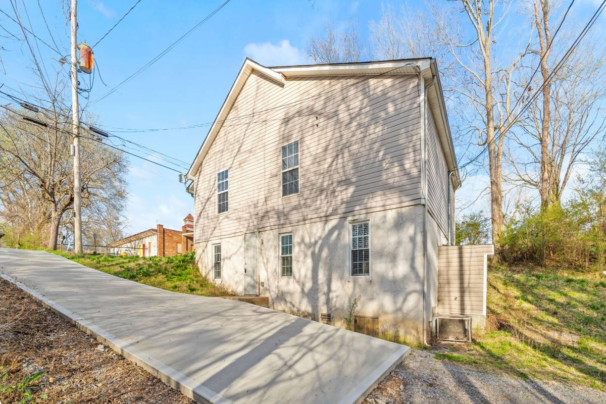 Apartment for rent at 208 Chapel St, Clarksville, TN 37042
