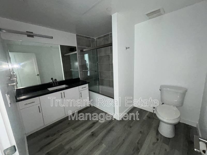 Apartment for rent at 11408 Sarah St #205, North Hollywood, CA 91602