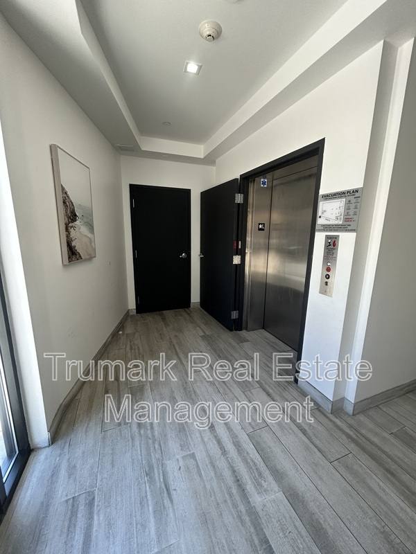 Apartment for rent at 11408 Sarah St #205, North Hollywood, CA 91602