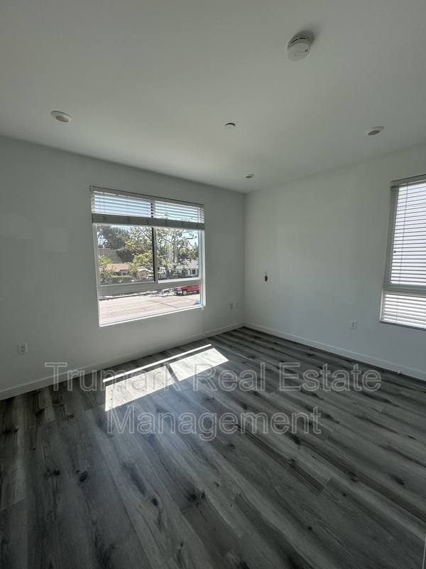 Apartment for rent at 11408 Sarah St #205, North Hollywood, CA 91602