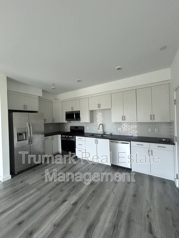 Apartment for rent at 11408 Sarah St #205, North Hollywood, CA 91602