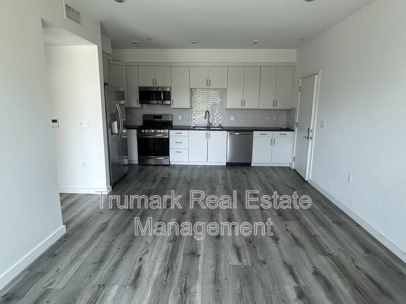 Apartment for rent at 11408 Sarah St #205, North Hollywood, CA 91602