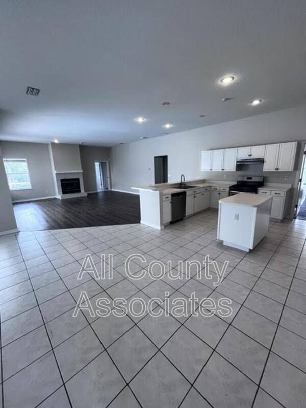 House for rent at 28724 Hanging Moss Loop, Wesley Chapel, FL 33543