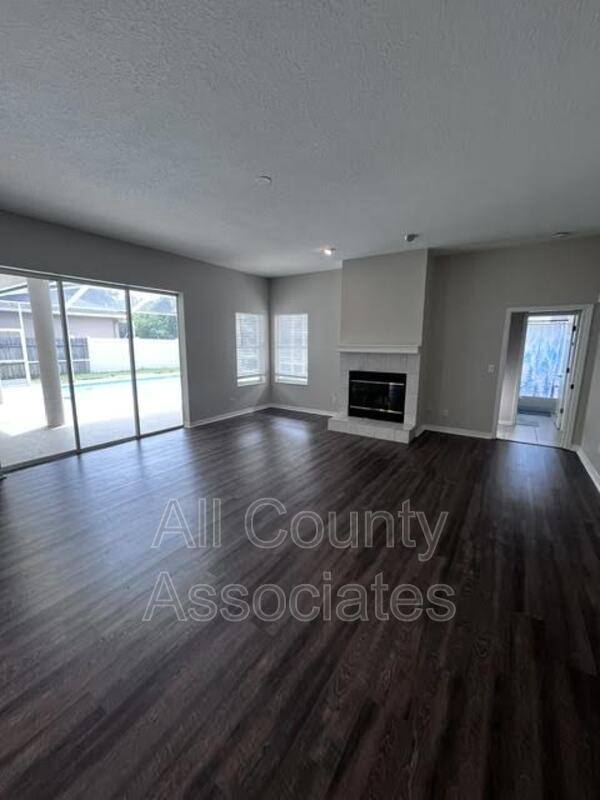 House for rent at 28724 Hanging Moss Loop, Wesley Chapel, FL 33543
