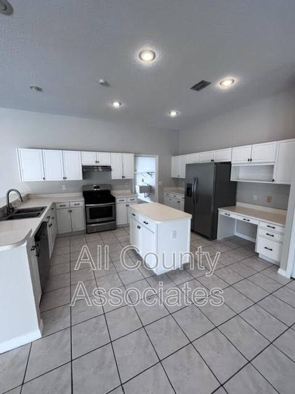 House for rent at 28724 Hanging Moss Loop, Wesley Chapel, FL 33543