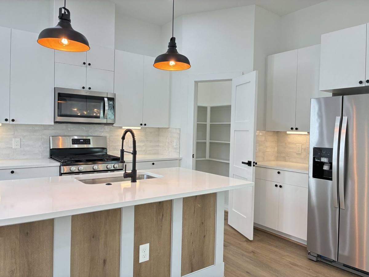 Townhouse for rent at 1404 E 31st St, Houston, TX 77022
