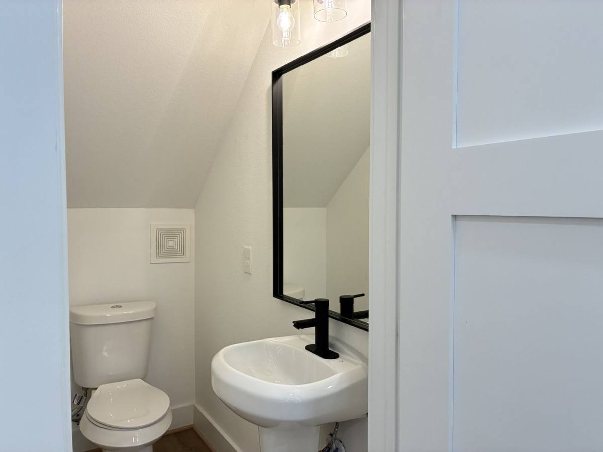 Townhouse for rent at 1404 E 31st St, Houston, TX 77022