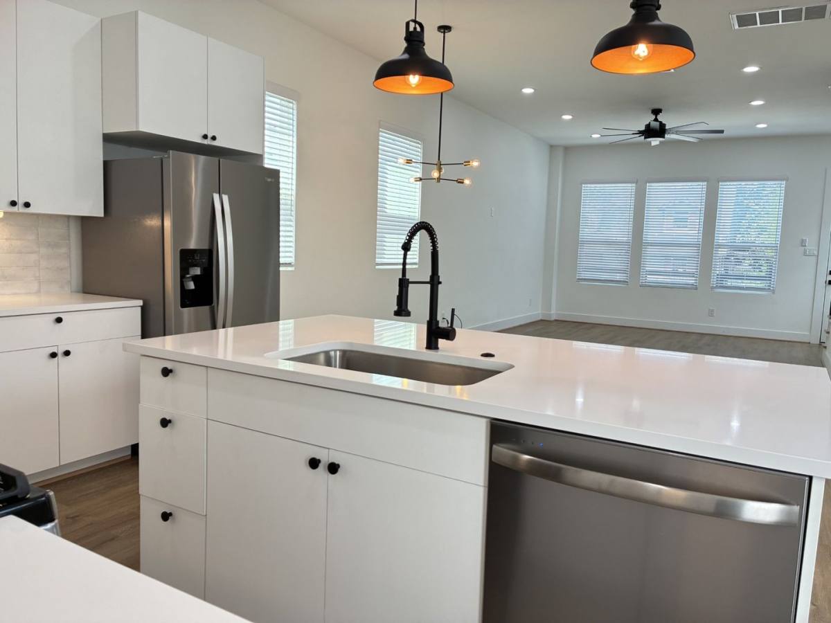 Townhouse for rent at 1404 E 31st St, Houston, TX 77022