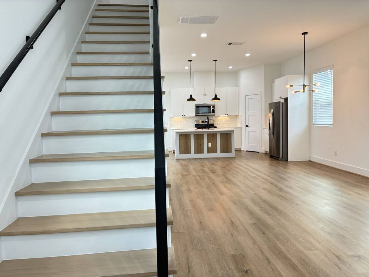 Townhouse for rent at 1404 E 31st St, Houston, TX 77022