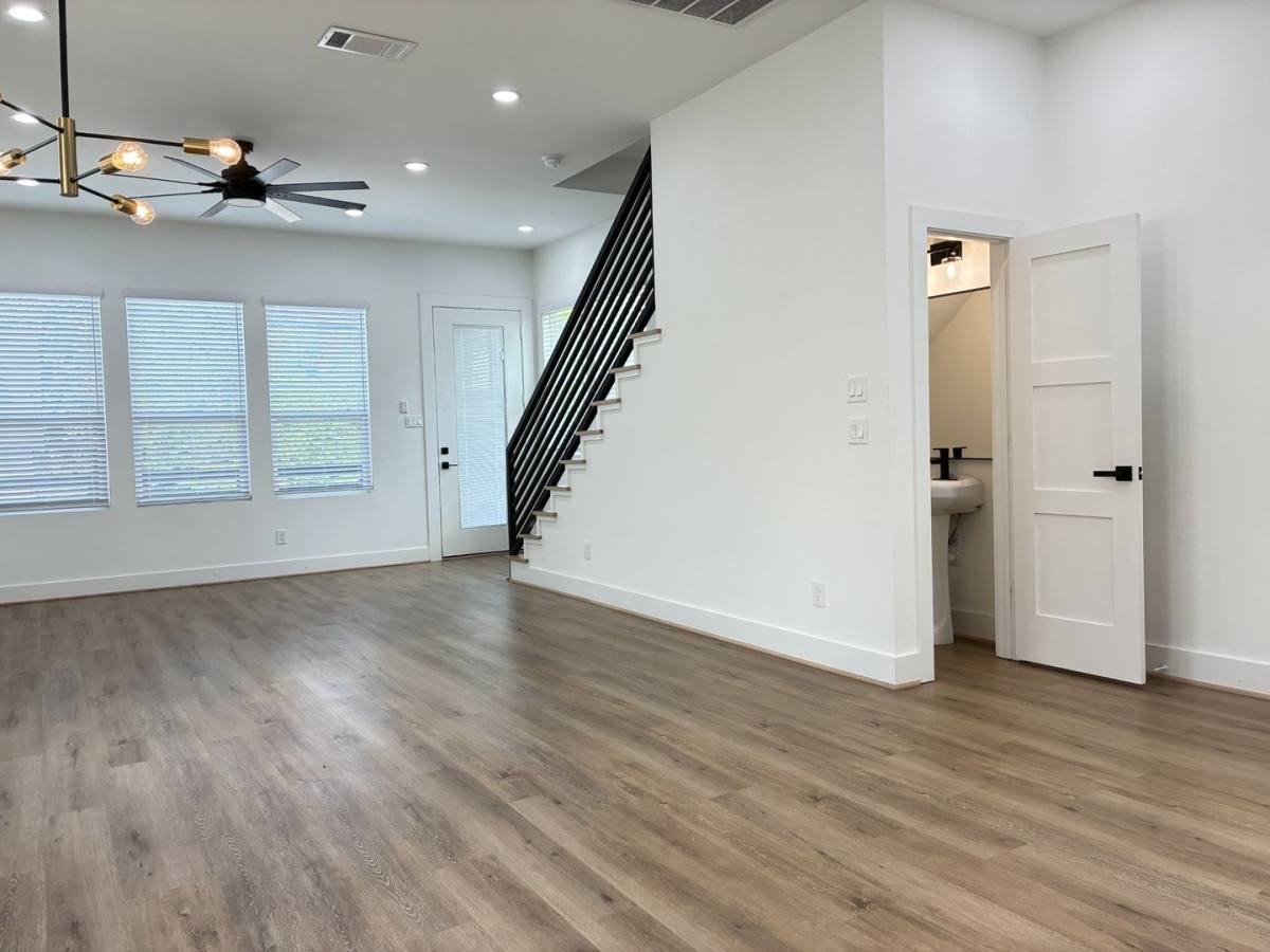 Townhouse for rent at 1404 E 31st St, Houston, TX 77022