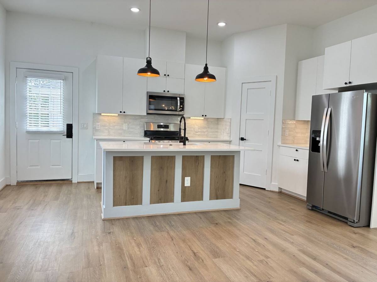 Townhouse for rent at 1404 E 31st St, Houston, TX 77022