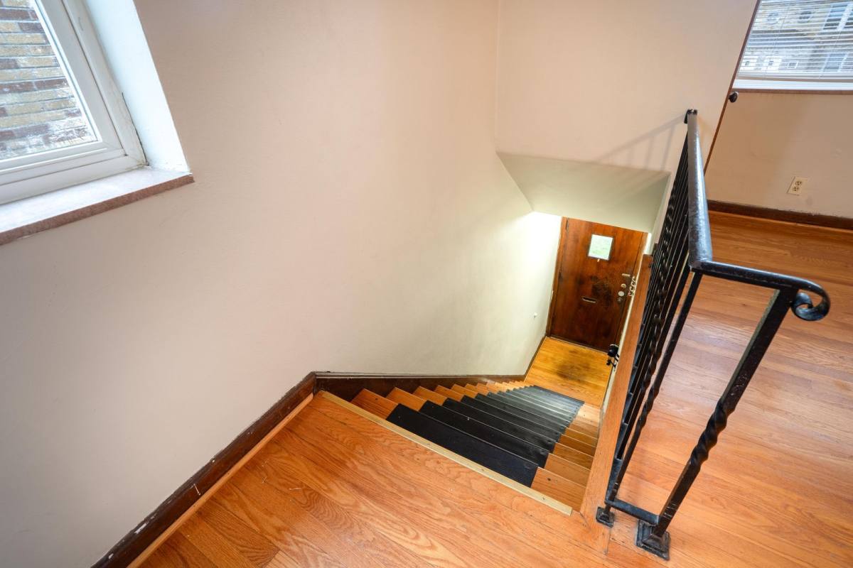 Apartment for rent at 6314 Sutherland Ave, Saint Louis, MO 63109
