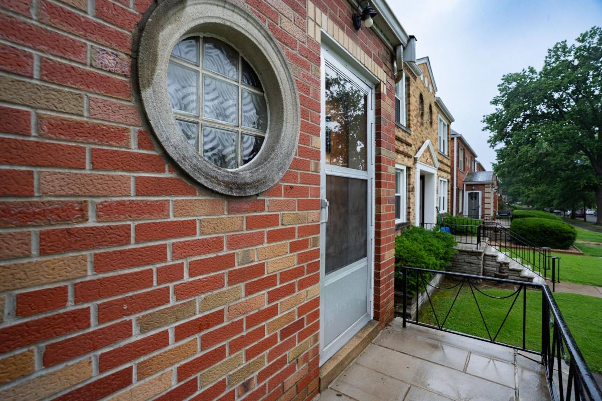 Apartment for rent at 6314 Sutherland Ave, Saint Louis, MO 63109