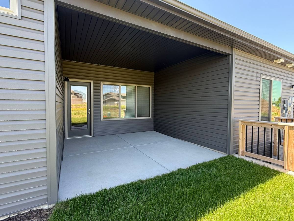 Townhouse for rent at 7007 Serpentine Dr, Lincoln, NE 68521