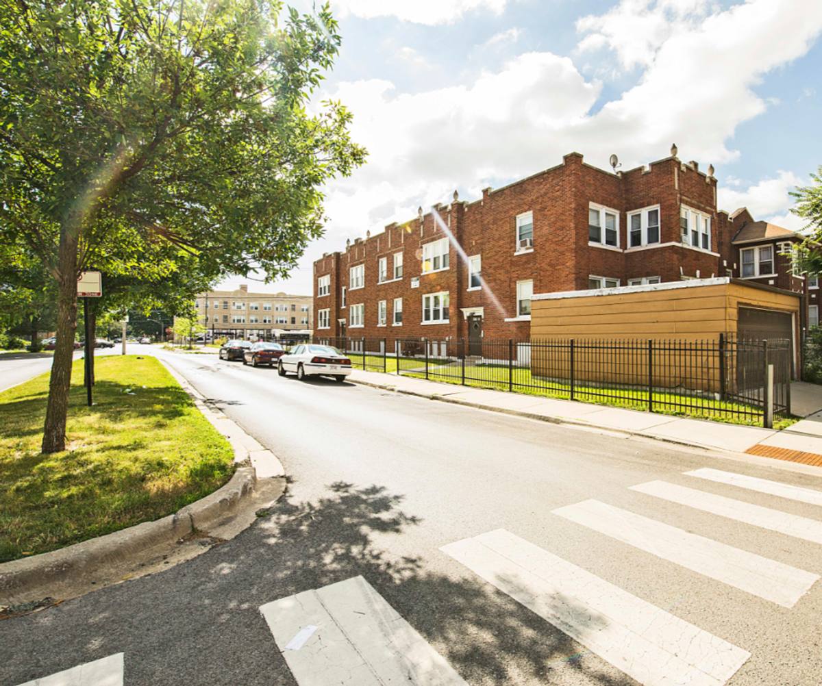 Apartment for rent at 1615-21 W 77th St, Chicago, IL 60620