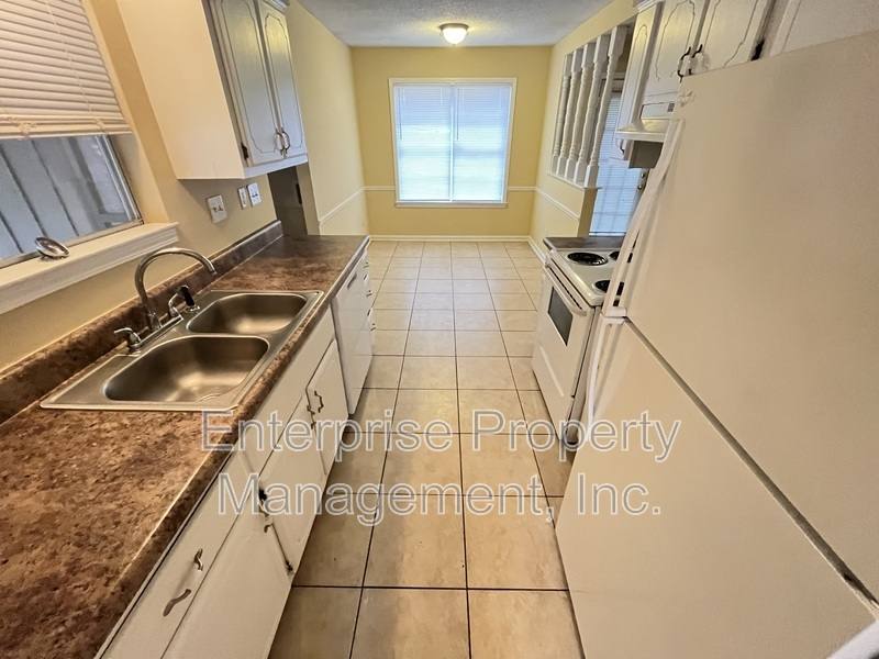 House for rent at 4379 Hunt Cliff Trace St, Memphis, TN 38128