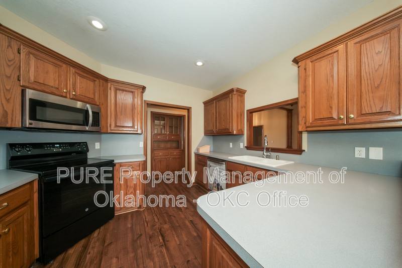 House for rent at 160 N Lakeside Terrace, Mustang, OK 73064