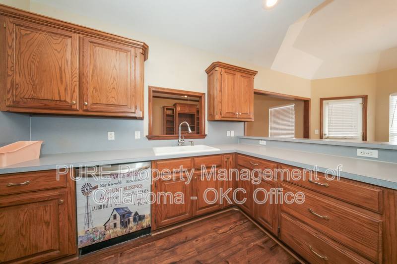 House for rent at 160 N Lakeside Terrace, Mustang, OK 73064