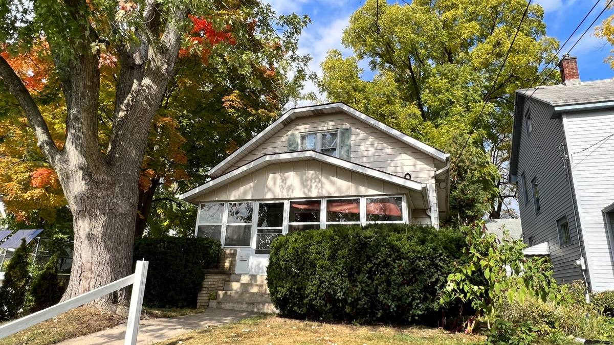 House for rent at 715 Barnett NE, Grand Rapids, MI 49503