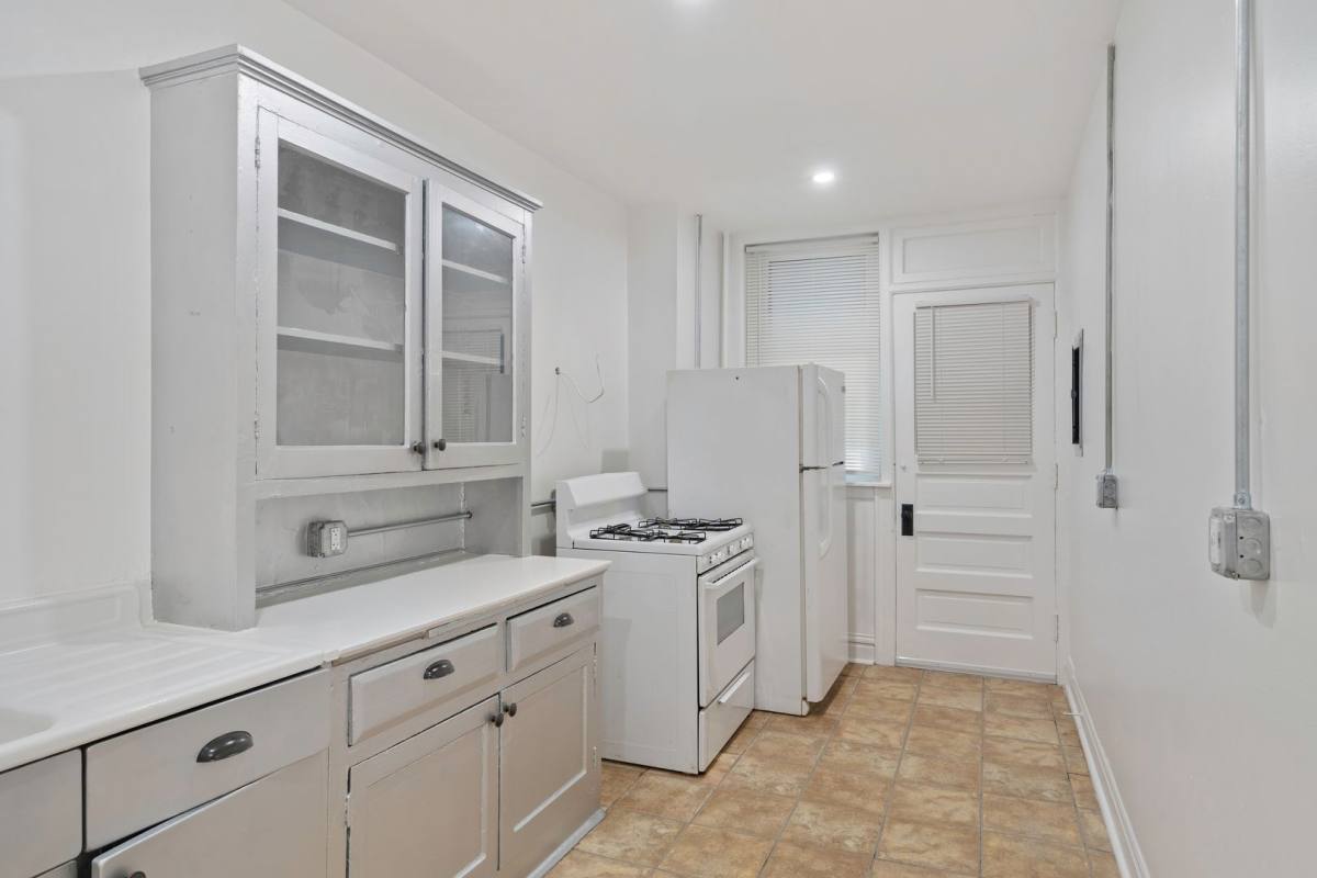 Apartment for rent at 304-306 Gladstone Blvd, Kansas City, MO 64124