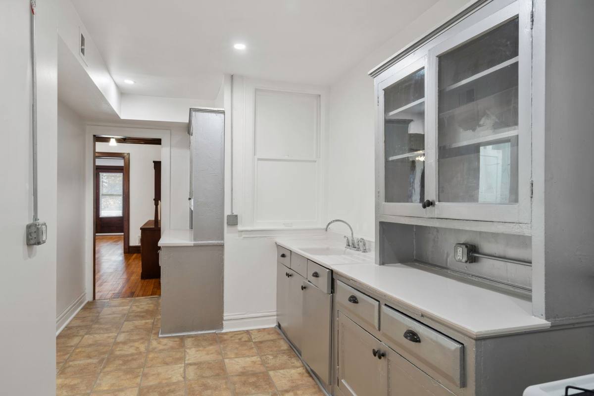 Apartment for rent at 304-306 Gladstone Blvd, Kansas City, MO 64124