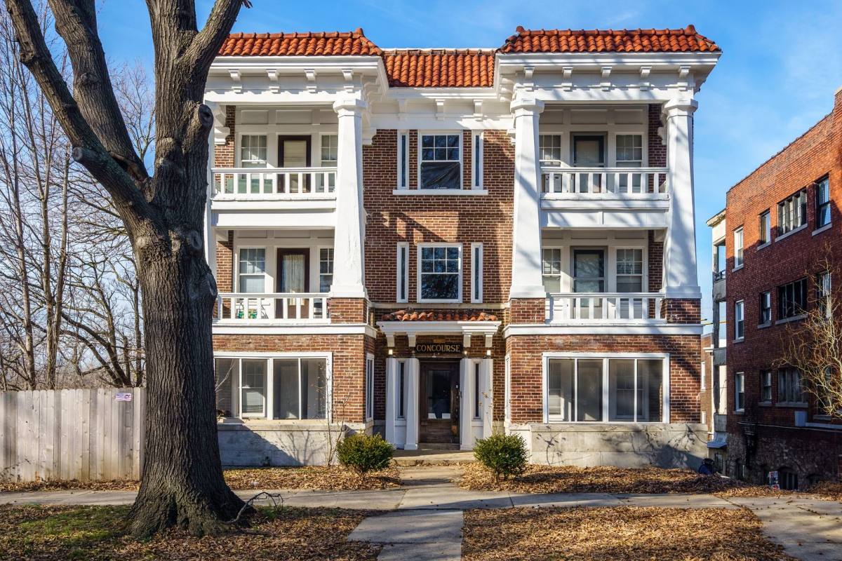 Apartment for rent at 304-306 Gladstone Blvd, Kansas City, MO 64124