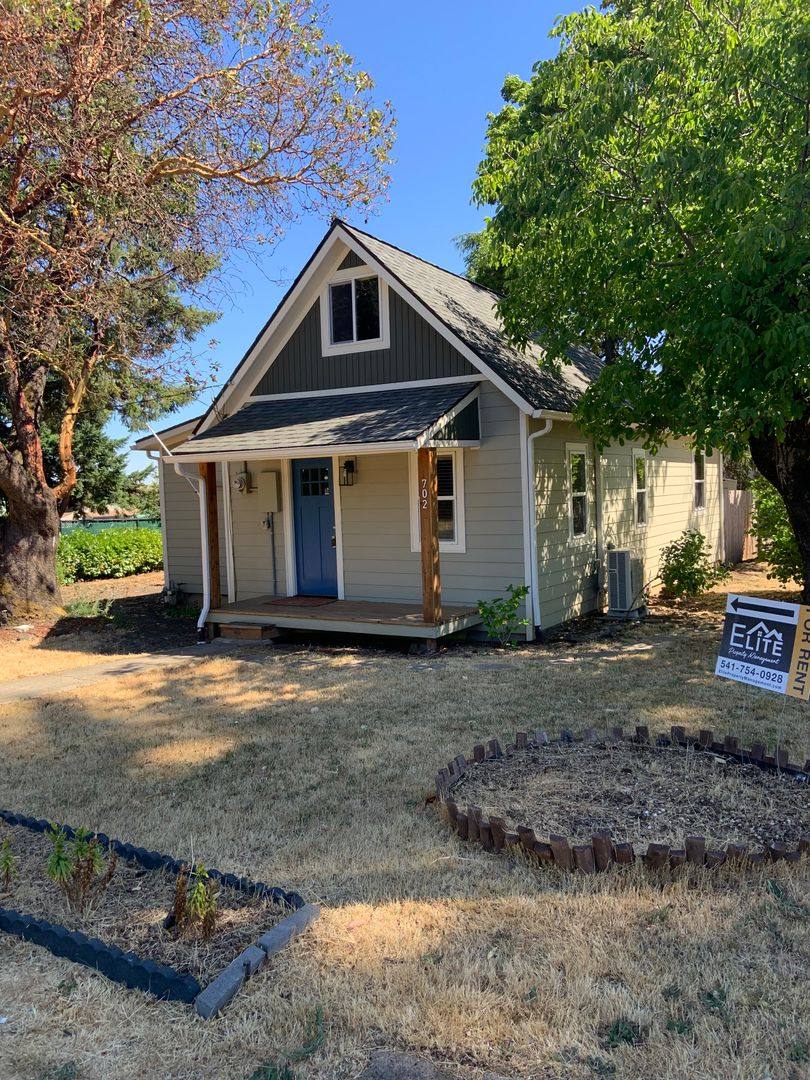 House for rent at 702 College St, Philomath, OR 97370