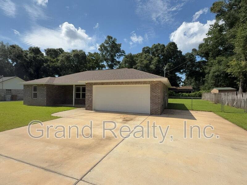 House for rent at 6217 Fox Run St, Milton, FL 32583