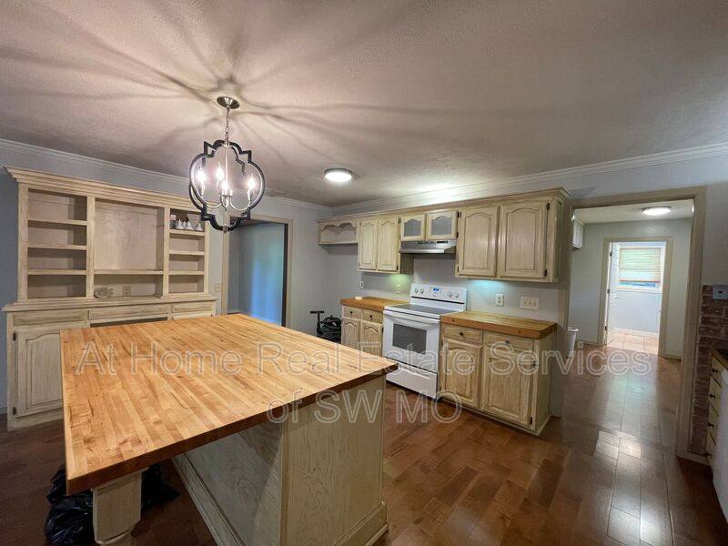 House for rent at 4410 E Valley, Springfield, MO 65809
