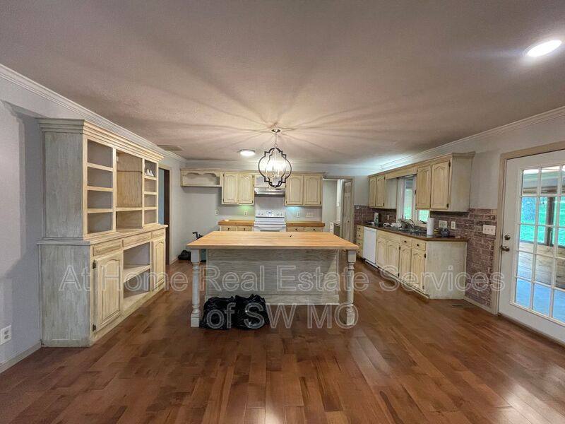 House for rent at 4410 E Valley, Springfield, MO 65809