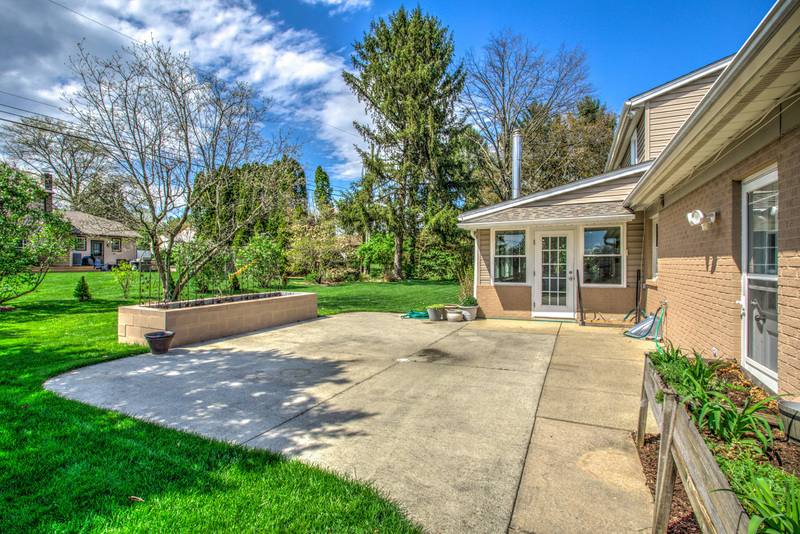 House for rent at 1827 Larchmont Lane, Lancaster, PA 17601
